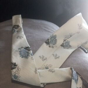 Floral Patterned Tie in Cream and Blue